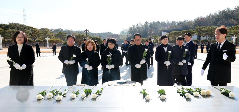 더불어민주당 광역의회의원협의회 5.18 민주화운동 희생자 추모 및 참배_8
