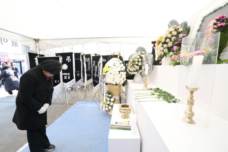 경기도의회 더불어민주당  故 이해찬 전 국무총리 분향 및 조문_5