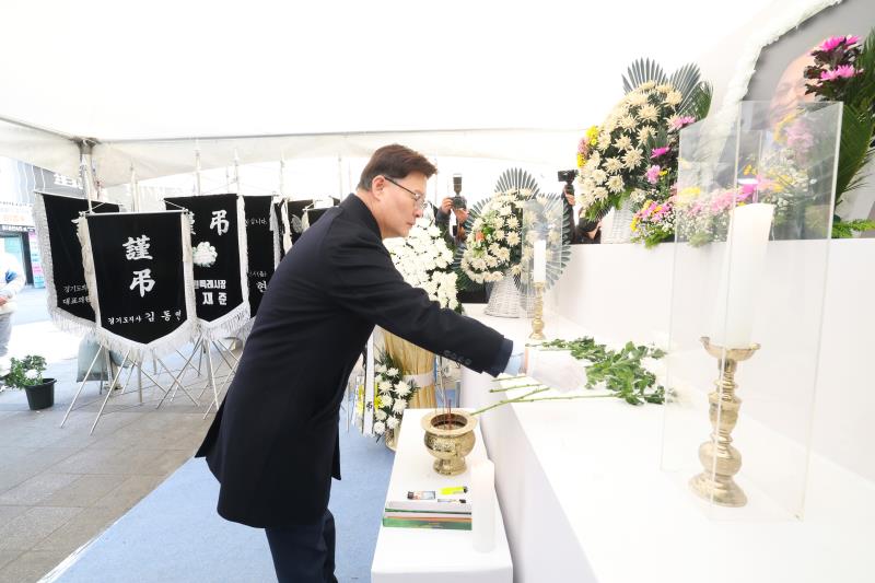 경기도의회 더불어민주당  故 이해찬 전 국무총리 분향 및 조문_7