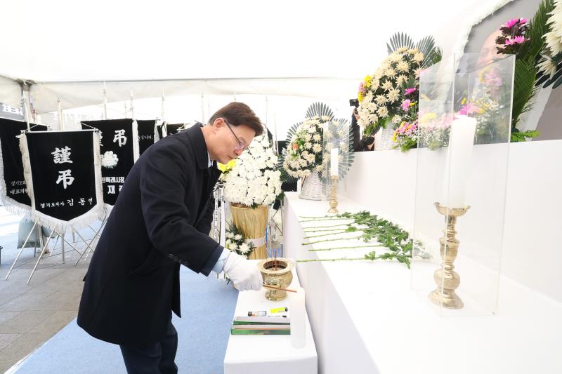 경기도의회 더불어민주당  故 이해찬 전 국무총리 분향 및 조문_8