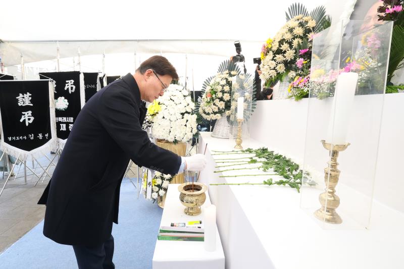 경기도의회 더불어민주당  故 이해찬 전 국무총리 분향 및 조문_10