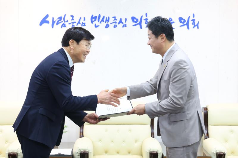 경기도의회 신임 공무원 임용장 수여식_3