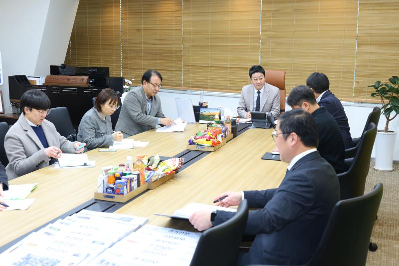 김진경의장 도청공무원 업무보고