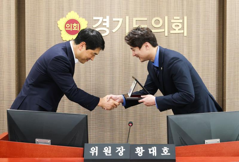 황대호위원장 경기도공공기관노동조합 감사패 수여_6