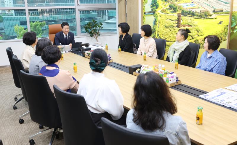 시흥시 사립유치원연합회 김진경의장 접견 및 경기도의회 방문_4