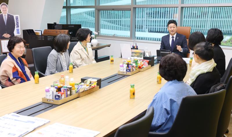 시흥시 사립유치원연합회 김진경의장 접견 및 경기도의회 방문_5