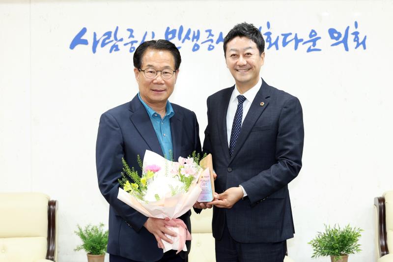 제11대 경기도의회 후반기 의정홍보위원회 감사패 수여식_9