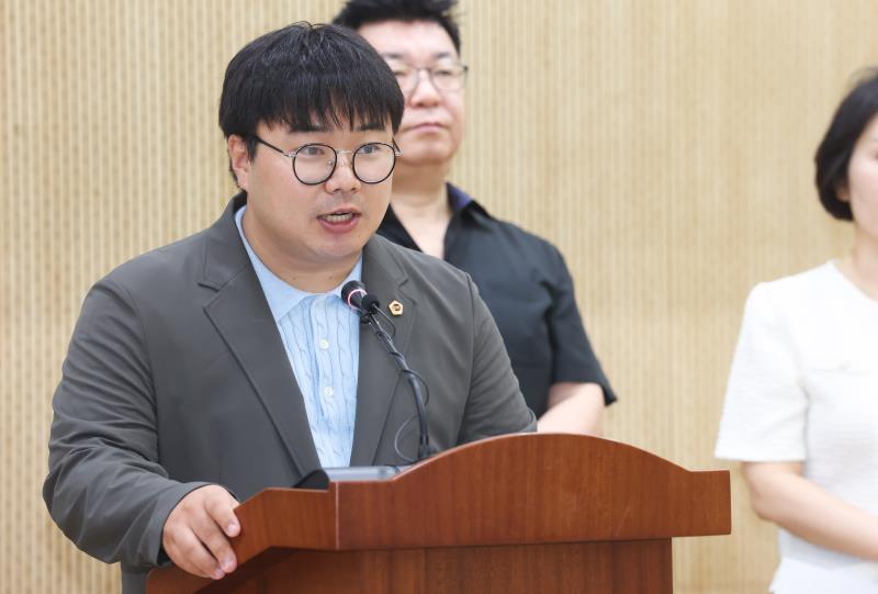 노란봉투법 정신 외면하는 경기도 규탄 기자회견 (유호준 의원)_8