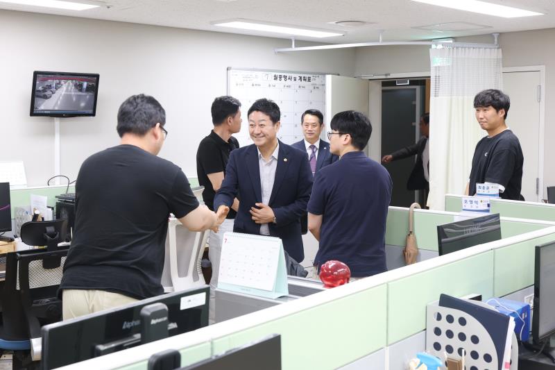 김진경 의장님 의회사무처 전 부서 순회_3