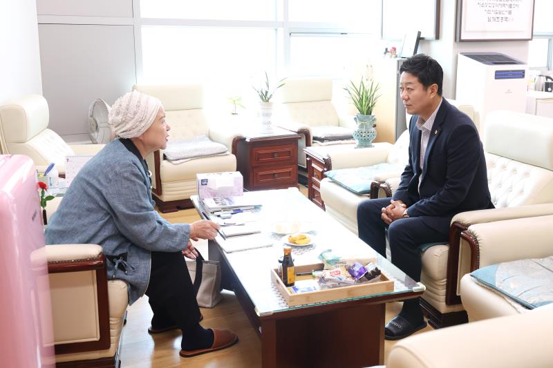 김진경 의장님 의회사무처 전 부서 순회_6