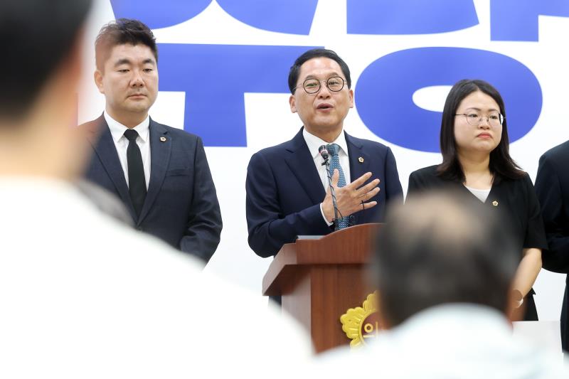 경기도의회 더불어민주당 대표단 기자회견_10