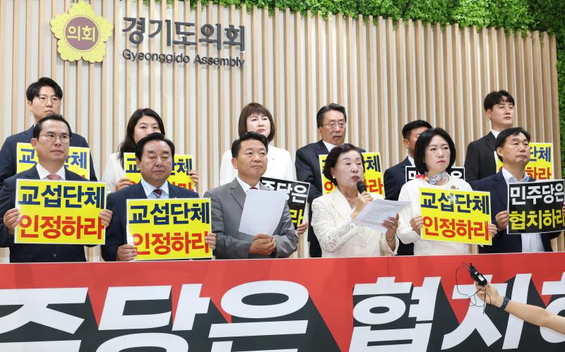 국민의힘 2층 본회의장 입구 기자회견_6