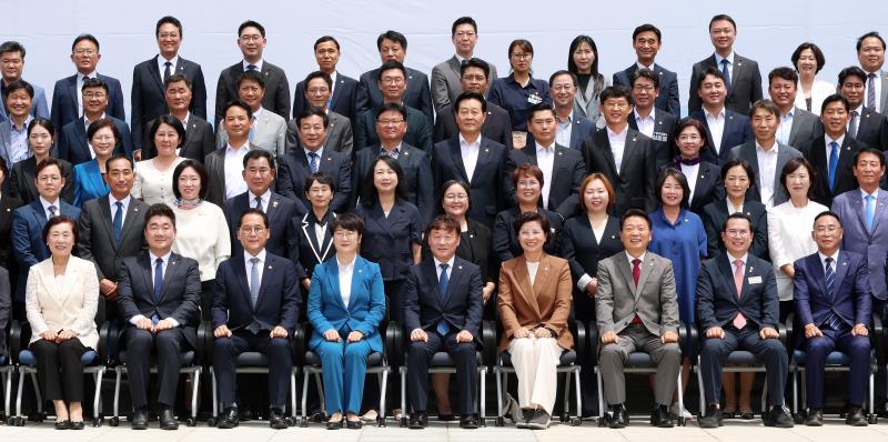 제12대 경기도의회 의원 단체사진_2