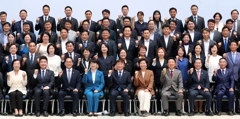 제12대 경기도의회 의원 단체사진_4