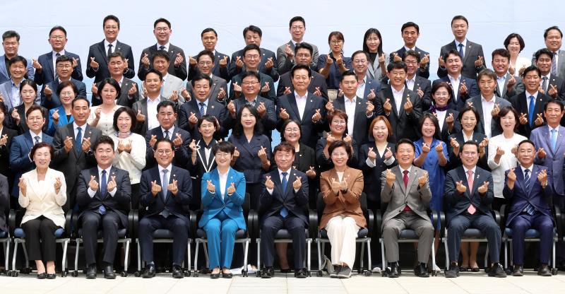 제12대 경기도의회 의원 단체사진_6