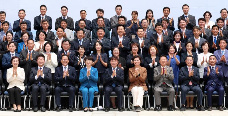 제12대 경기도의회 의원 단체사진_7