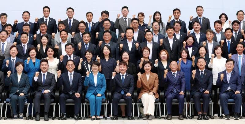 제12대 경기도의회 더불어민주당 단체사진_6