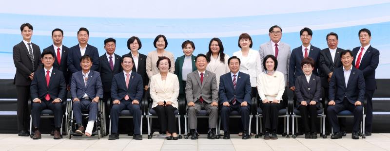제12대 경기도의회 국민의힘 단체사진_2