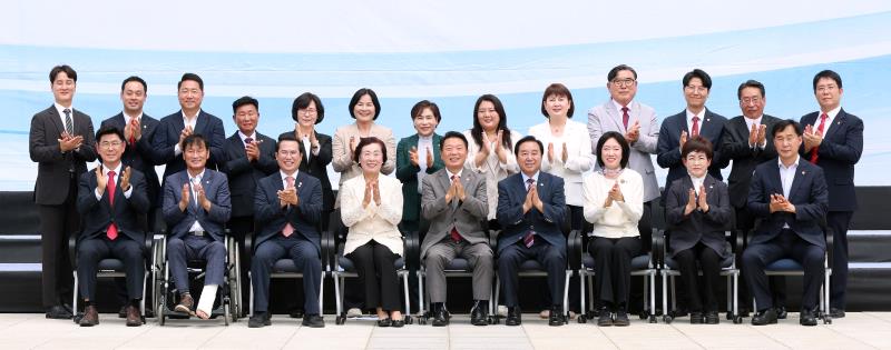 제12대 경기도의회 국민의힘 단체사진_8