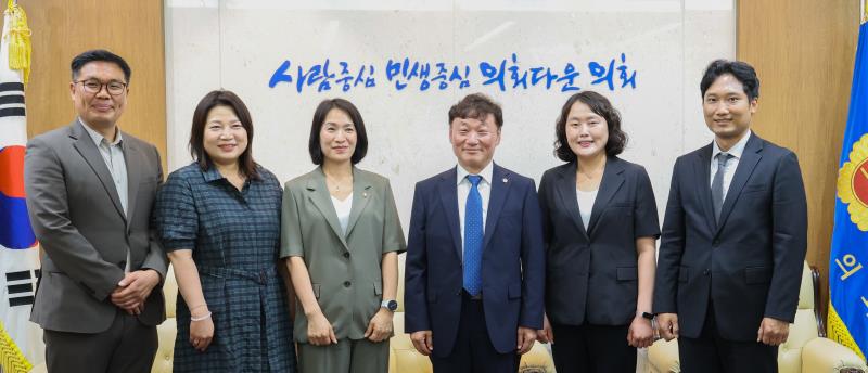 남종섭의장 취입 축하 손님 접견실 방문_3