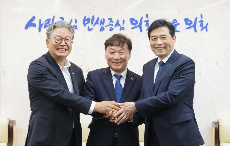 남종섭의장 취입 축하 손님 접견실 방문_2