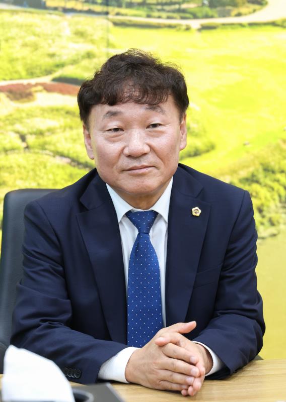 안민석 교육감 남종섭 의장 고은정 제1부의장 김미숙 제2부의장 당선 축하 인사 방문_6