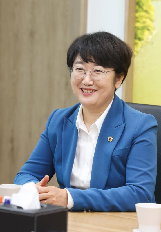 안민석 교육감 남종섭 의장 고은정 제1부의장 김미숙 제2부의장 당선 축하 인사 방문_9