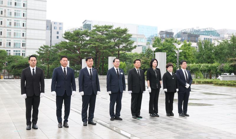 국민의힘 대표단 현충탑 참배_7