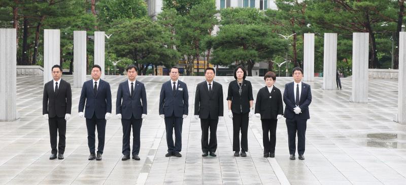 국민의힘 대표단 현충탑 참배_9