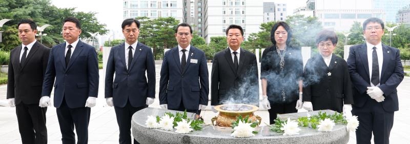 국민의힘 대표단 현충탑 참배_10