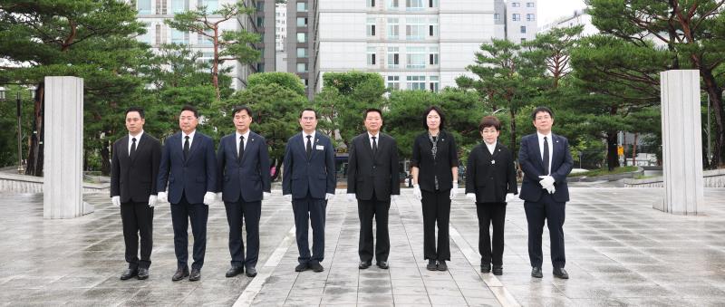 국민의힘 대표단 현충탑 참배_2