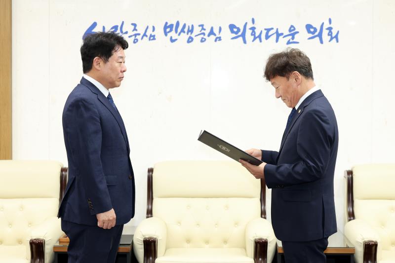 의회사무처 직원 임용장 교부_3