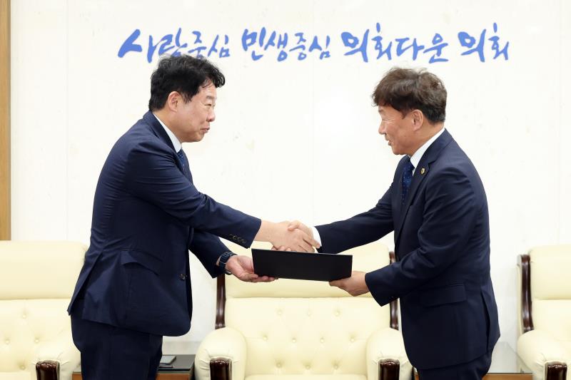 의회사무처 직원 임용장 교부_4