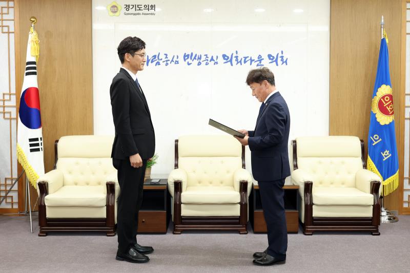 의회사무처 직원 임용장 교부_7