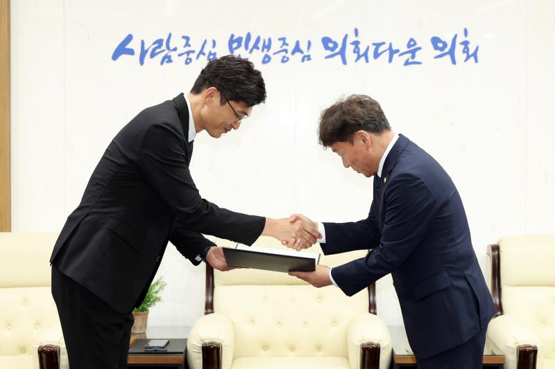 의회사무처 직원 임용장 교부_9