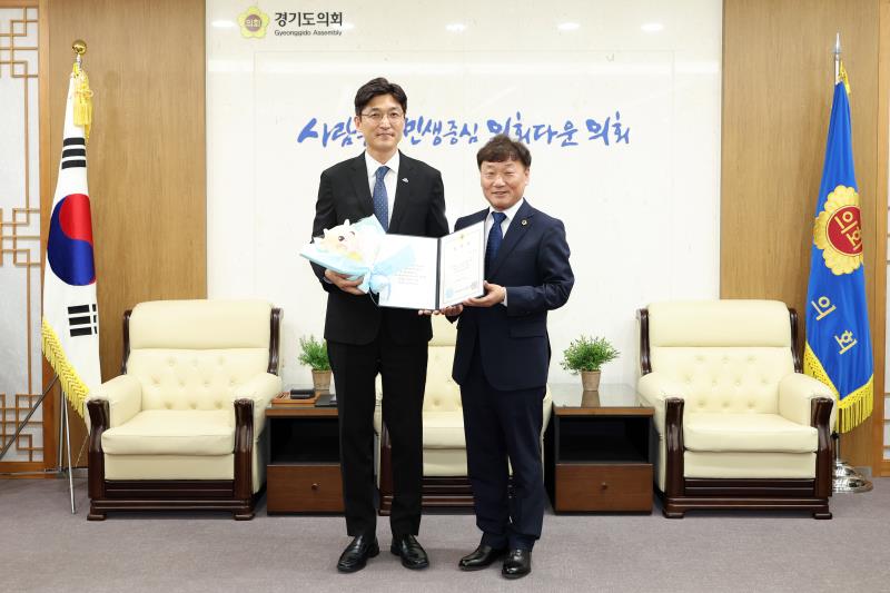 의회사무처 직원 임용장 교부_10