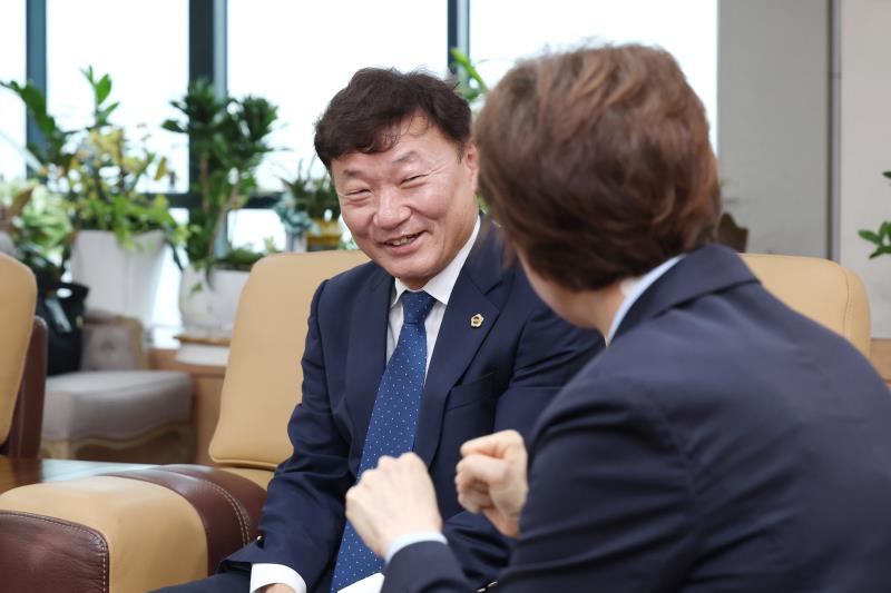 경기도의회 12대 전반기 의장단 및 더불어민주당 안광률 대표의원 언론사 방문_5