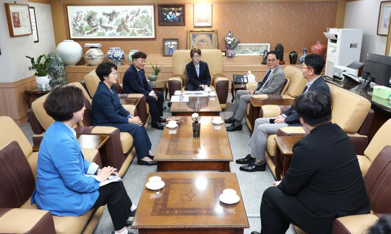 경기도의회 12대 전반기 의장단 및 더불어민주당 안광률 대표의원 언론사 방문_7