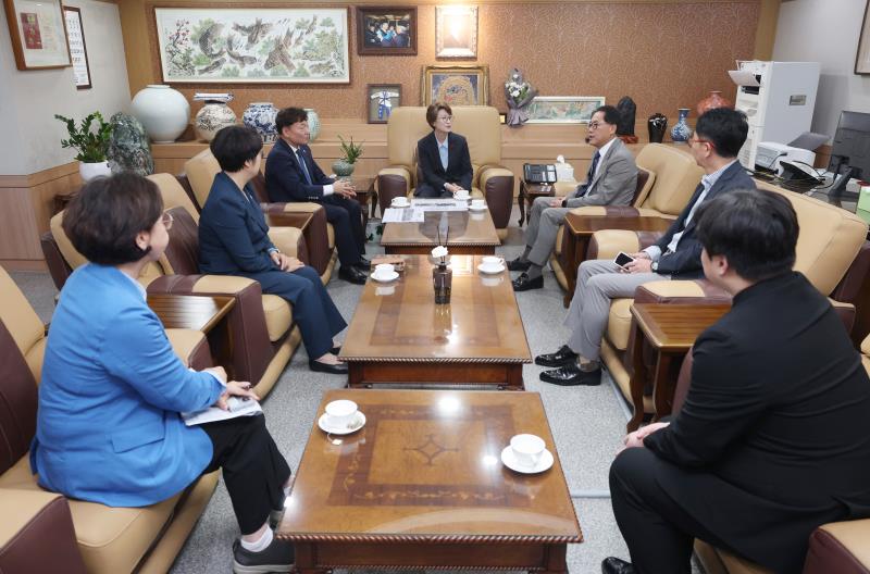 경기도의회 12대 전반기 의장단 및 더불어민주당 안광률 대표의원 언론사 방문_10