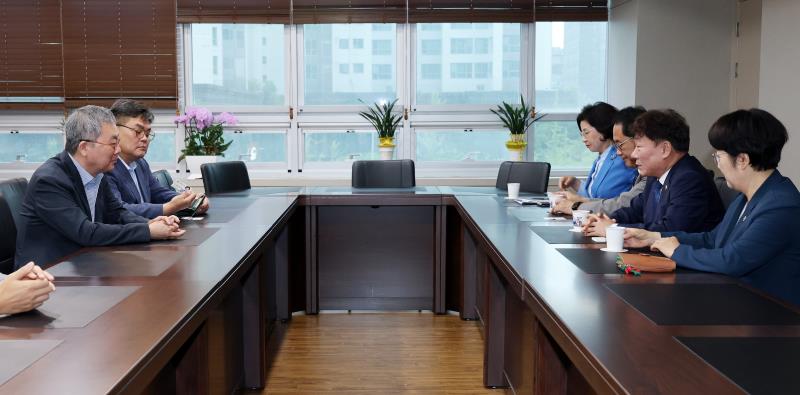 경기도의회 12대 전반기 의장단 및 더불어민주당 안광률 대표의원 언론사 방문_2