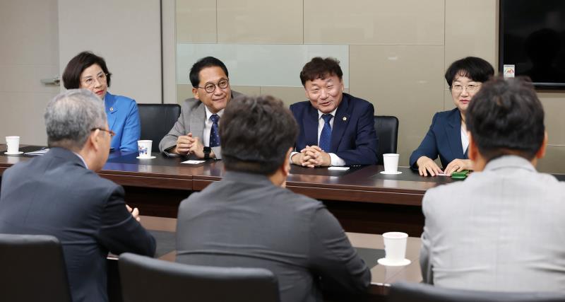 경기도의회 12대 전반기 의장단 및 더불어민주당 안광률 대표의원 언론사 방문_3