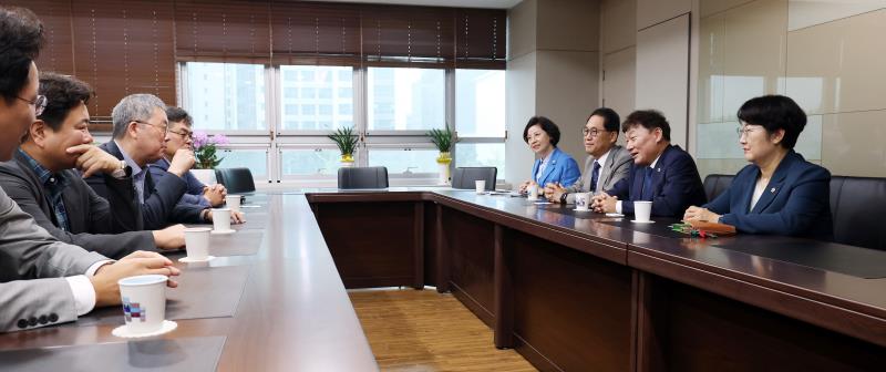 경기도의회 12대 전반기 의장단 및 더불어민주당 안광률 대표의원 언론사 방문_4