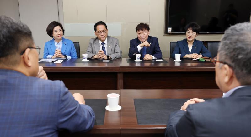 경기도의회 12대 전반기 의장단 및 더불어민주당 안광률 대표의원 언론사 방문_5