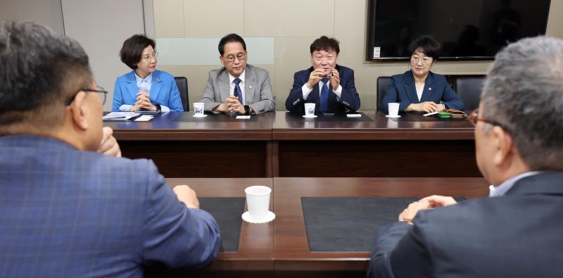 경기도의회 12대 전반기 의장단 및 더불어민주당 안광률 대표의원 언론사 방문_6