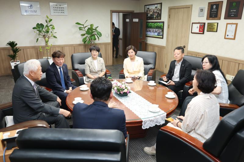 경기도의회 12대 전반기 의장단 언론사 방문_4