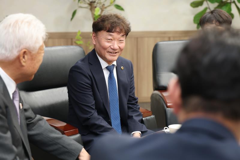 경기도의회 12대 전반기 의장단 언론사 방문_5