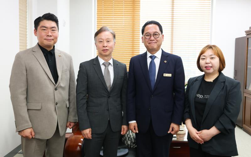 민주당 대표단 언론사 방문_10