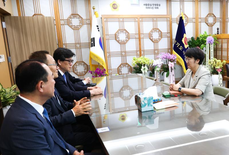 중소기업경기융합경기연합회 의장님 제1부의장님 더불어민주당 대표 접견_3