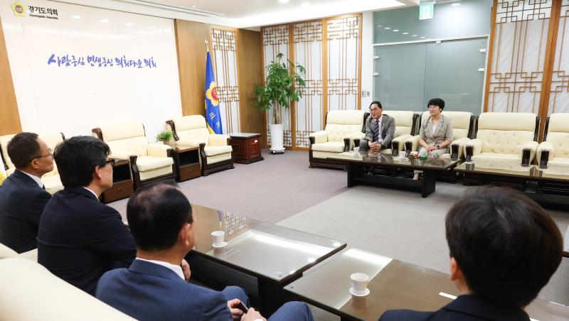 중소기업경기융합경기연합회 의장님 제1부의장님 더불어민주당 대표 접견_6