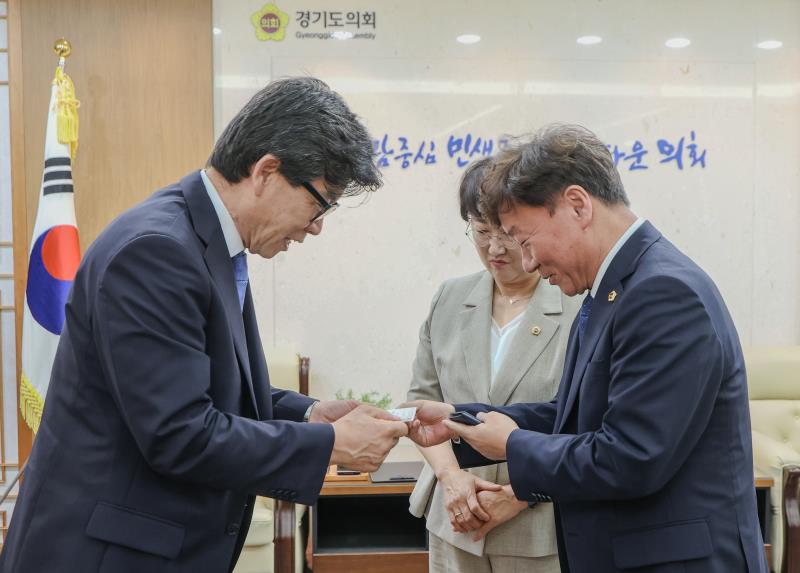 중소기업경기융합경기연합회 의장님 제1부의장님 더불어민주당 대표 접견_8